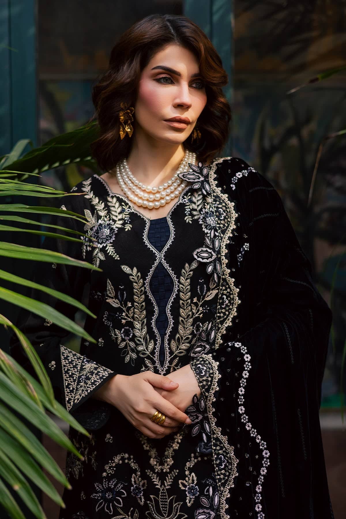 Restocked/Nureh Exclusive Luxury Formals/Velvet Embroideried Shawl/NE 185