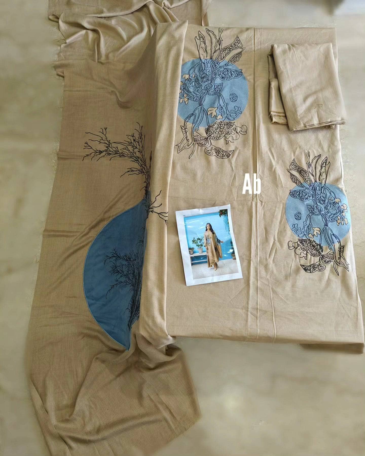 img_nishat_winter_23_awwal_boutique