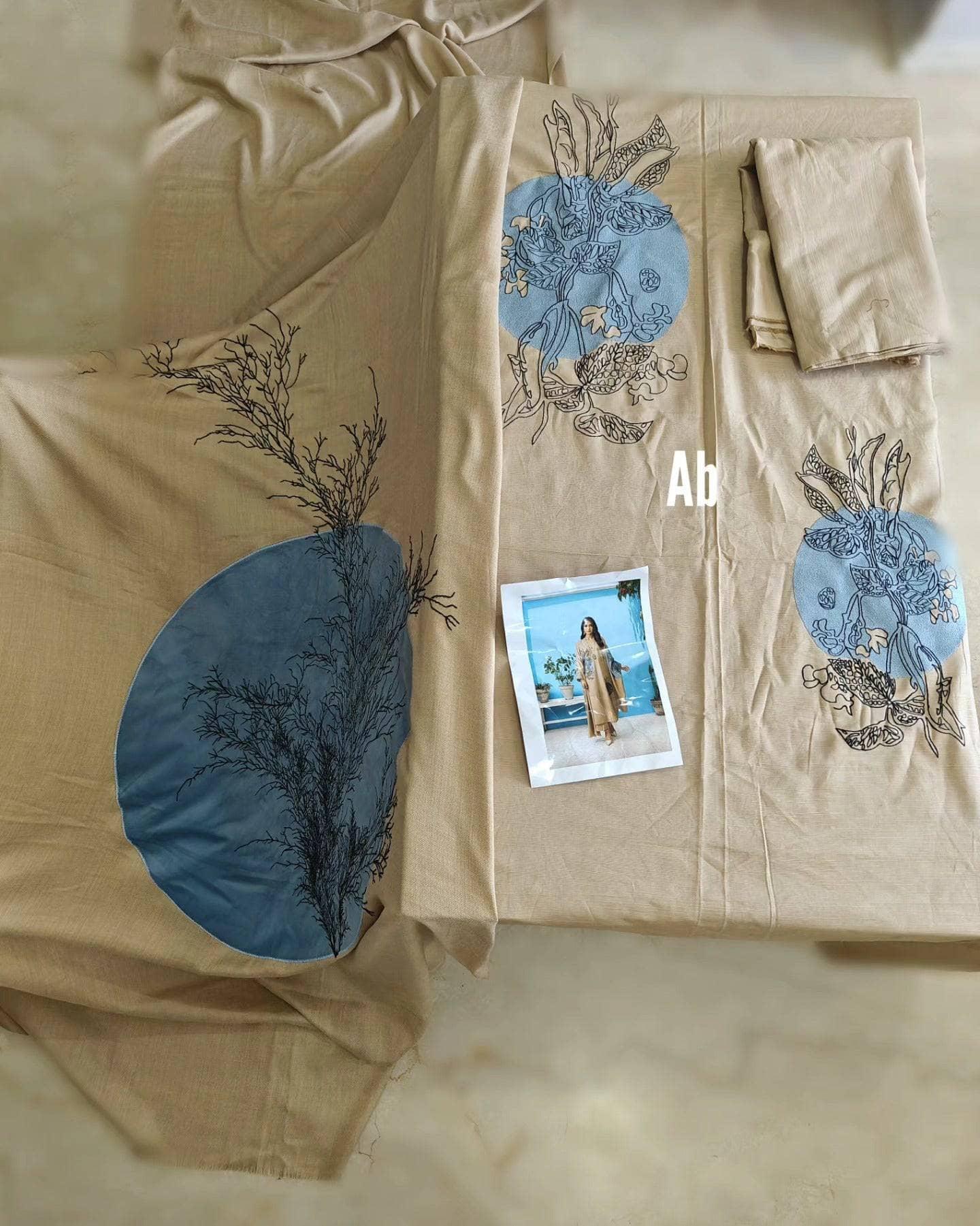 img_nishat_winter_23_awwal_boutique