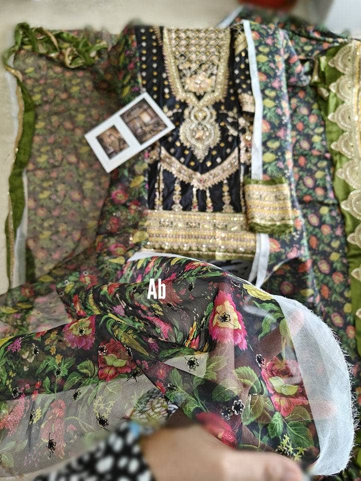 img_open_pic_zarlish_by_mohsin_naveed_ranjha_awwal_boutique