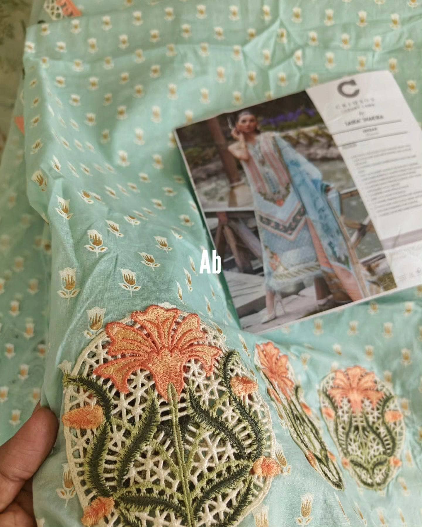 img_crimson_lawn_23-awwal_boutique