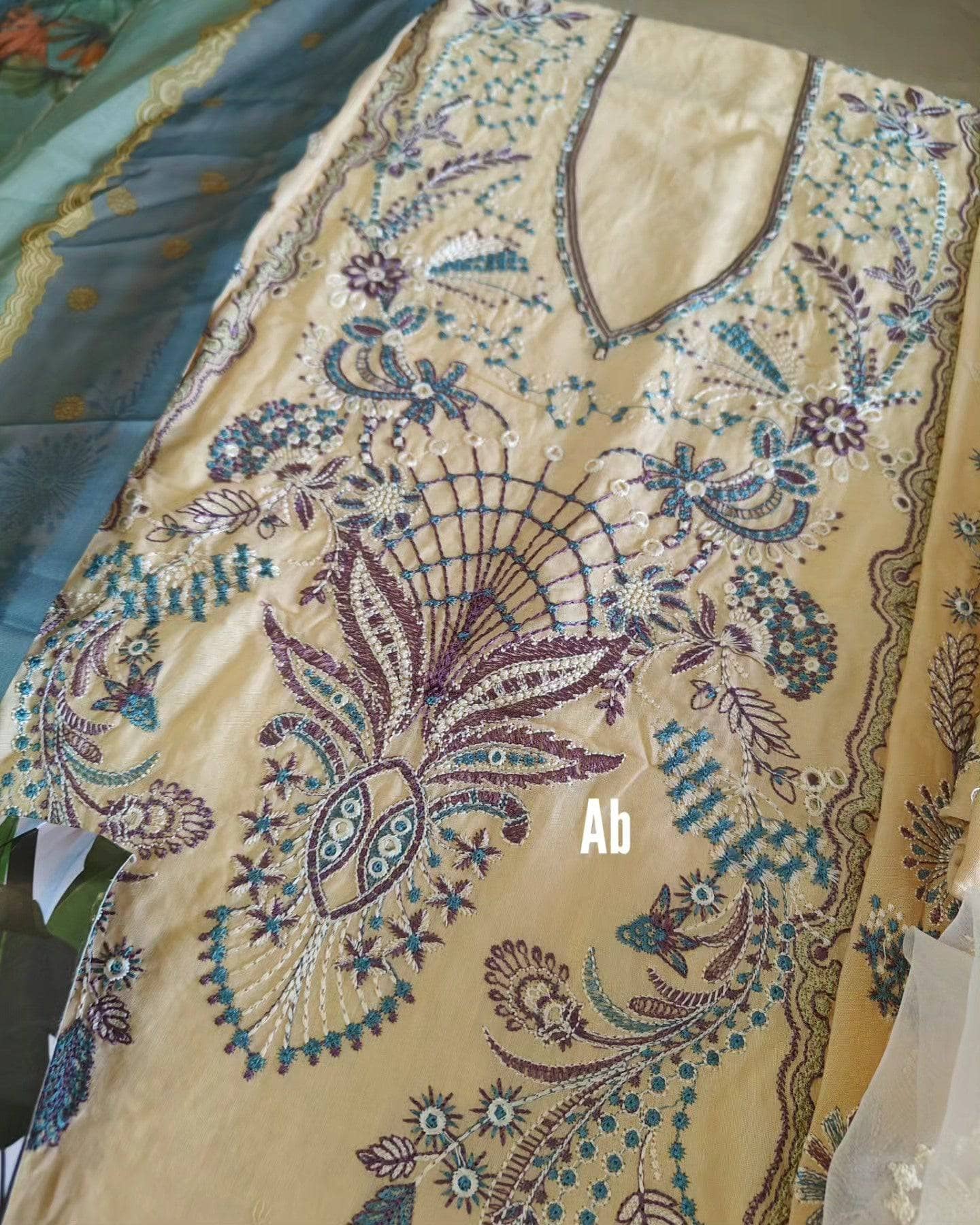 img_anaya_lawn_sale_awwal_boutique