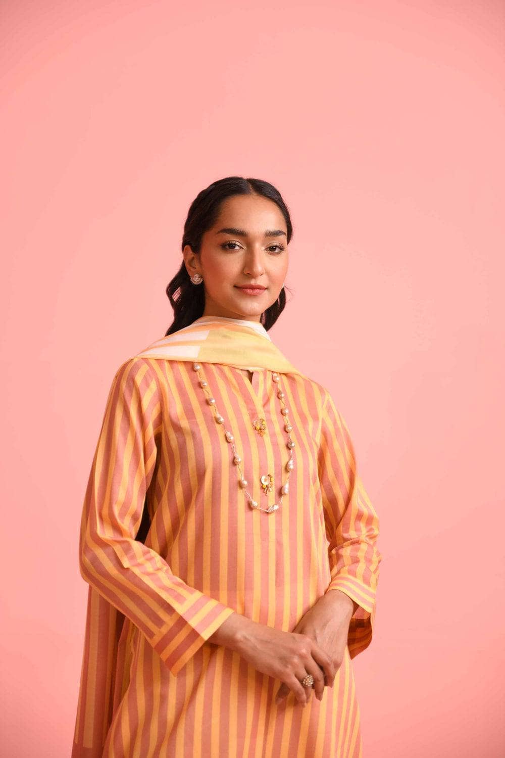 img_nishat_lawn_23_awwal_boutique