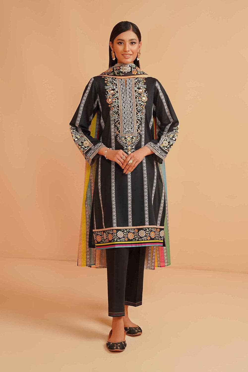 img_nishat_lawn_23_awwal_boutique