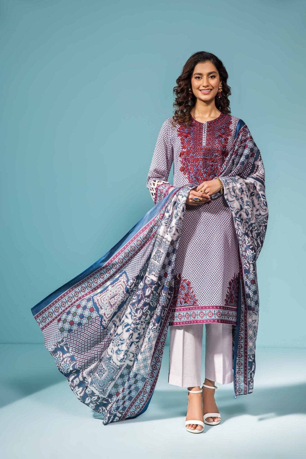 img_nishat_lawn_23_awwal_boutique