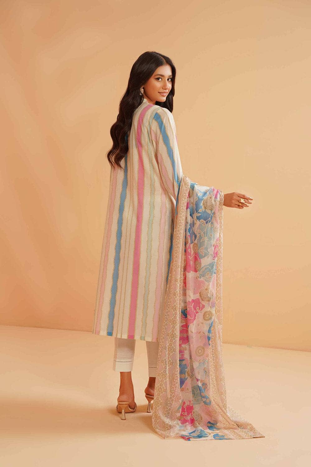 img_nishat_lawn_23_awwal_boutique