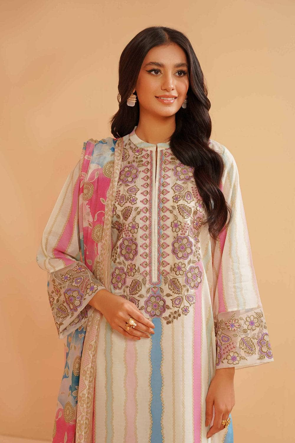 img_nishat_lawn_23_awwal_boutique