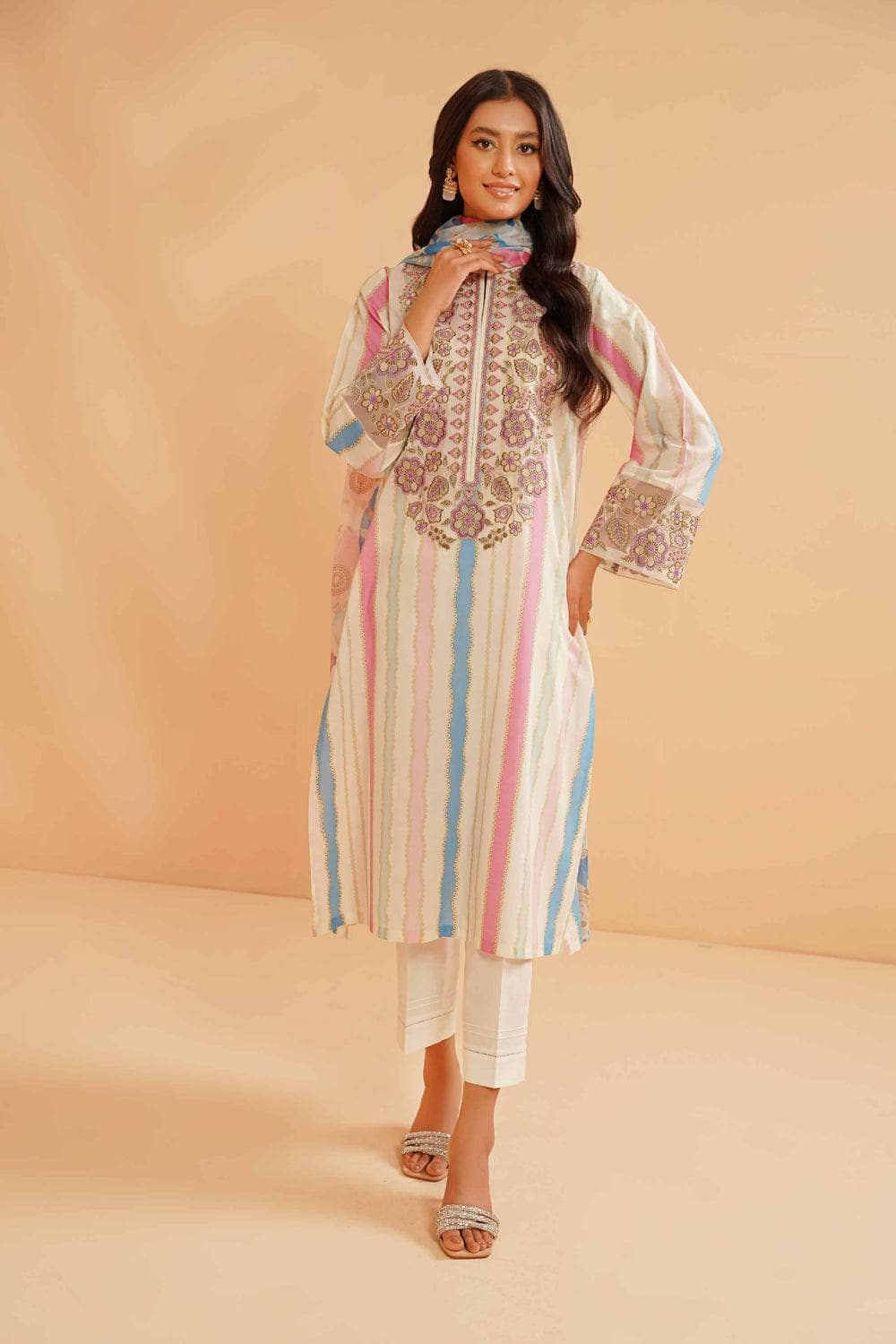 img_nishat_lawn_23_awwal_boutique