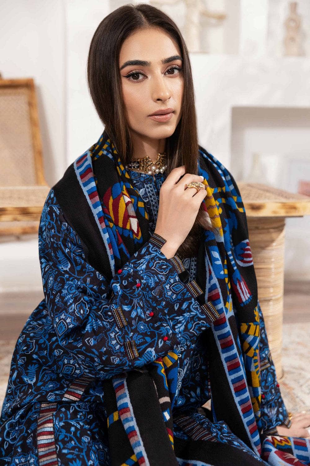 img_nishat_winter_23_awwal_boutique