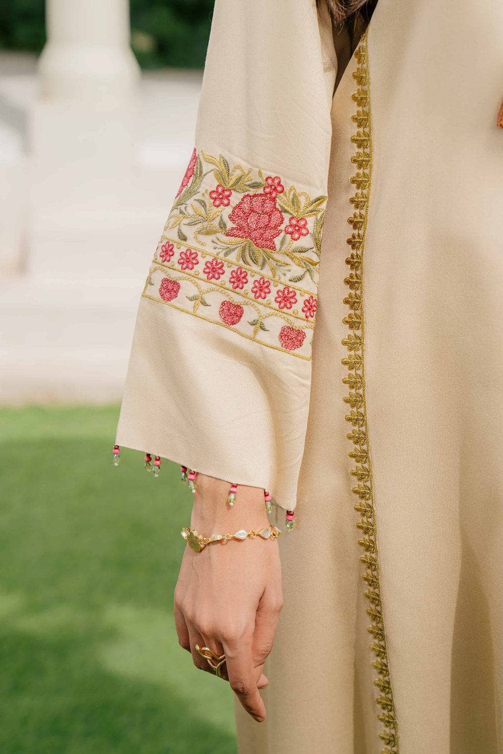 img_nishat_winter_23_awwal_boutique