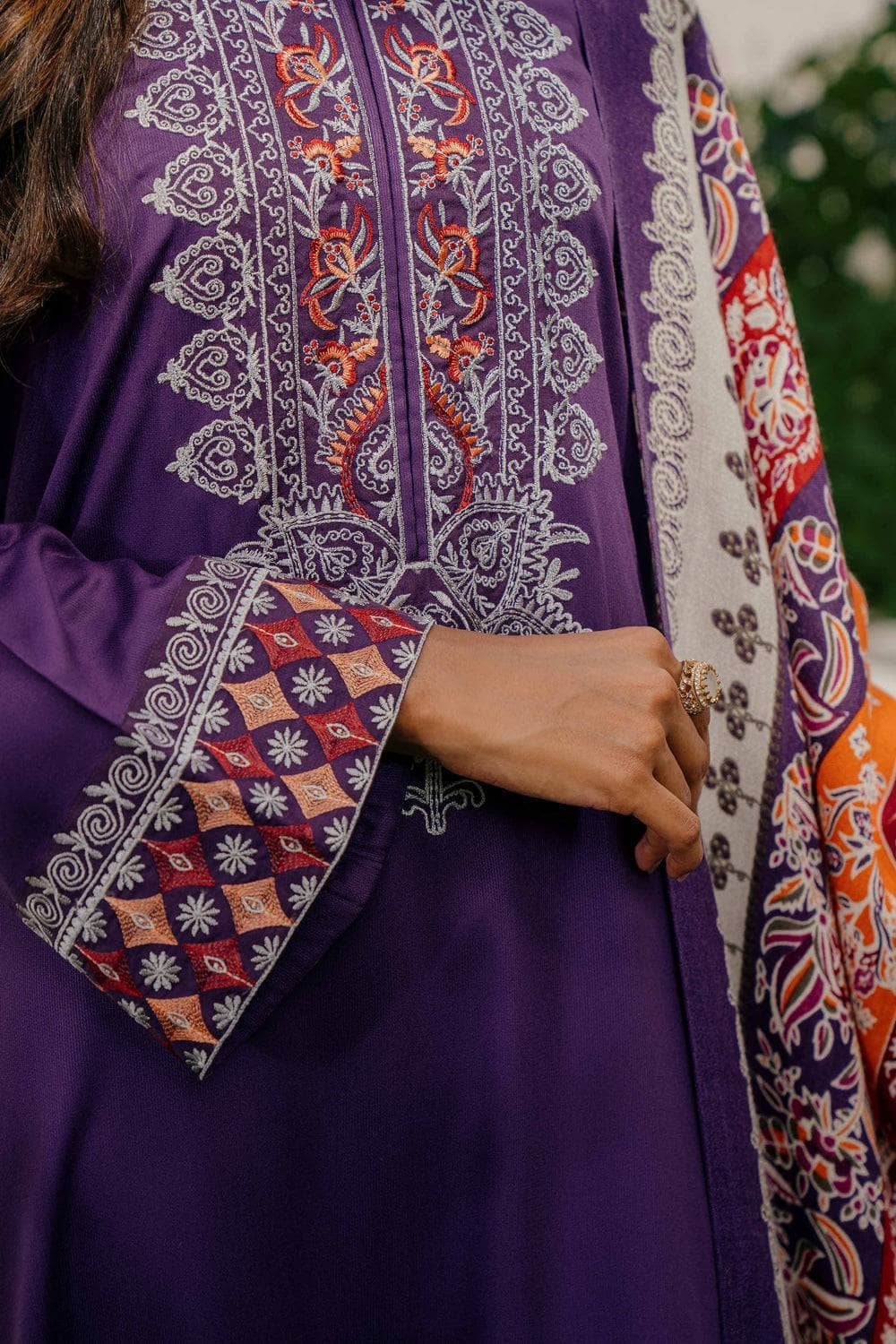 img_nishat_winter_23_awwal_boutique