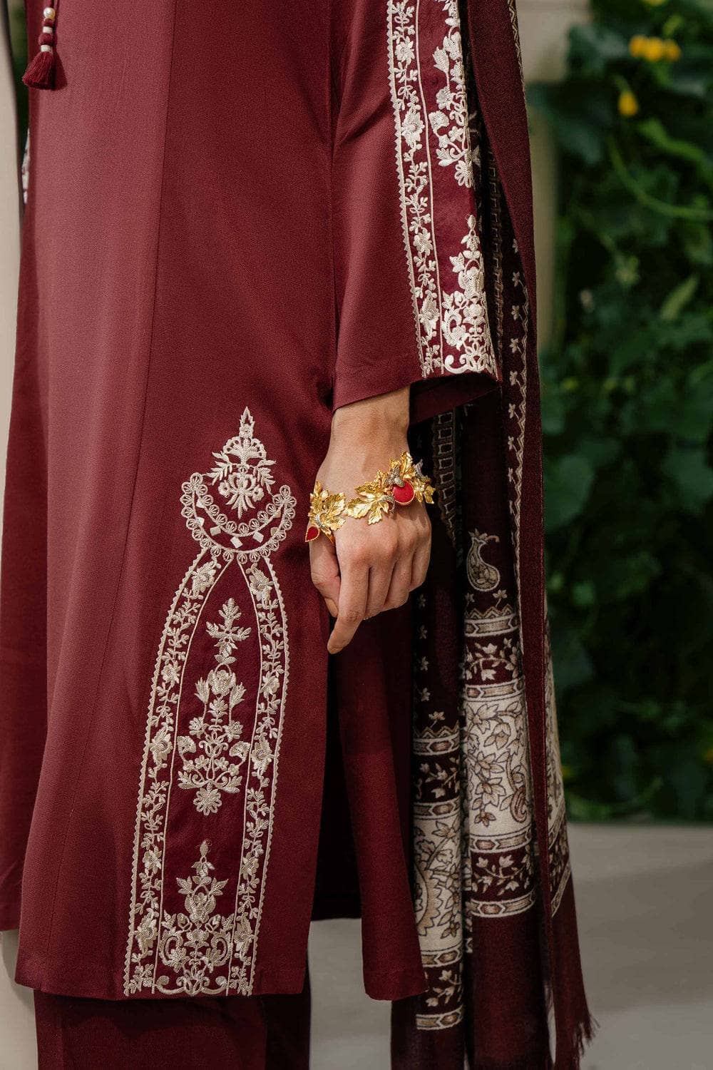 img_nishat_winter_23_awwal_boutique