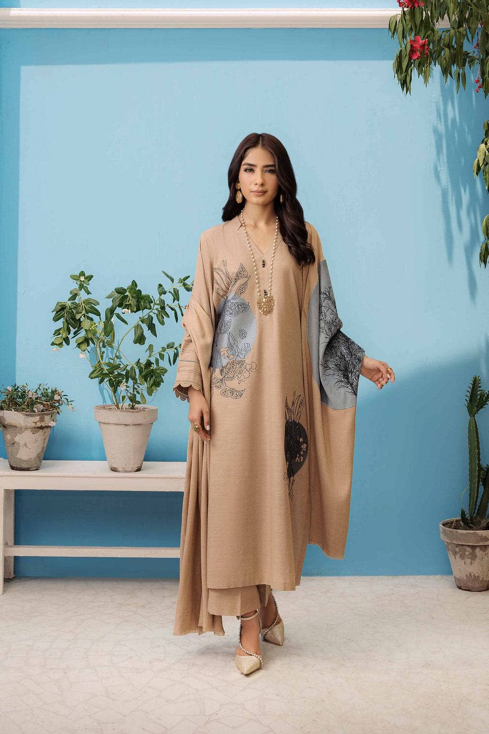 img_nishat_winter_23_awwal_boutique