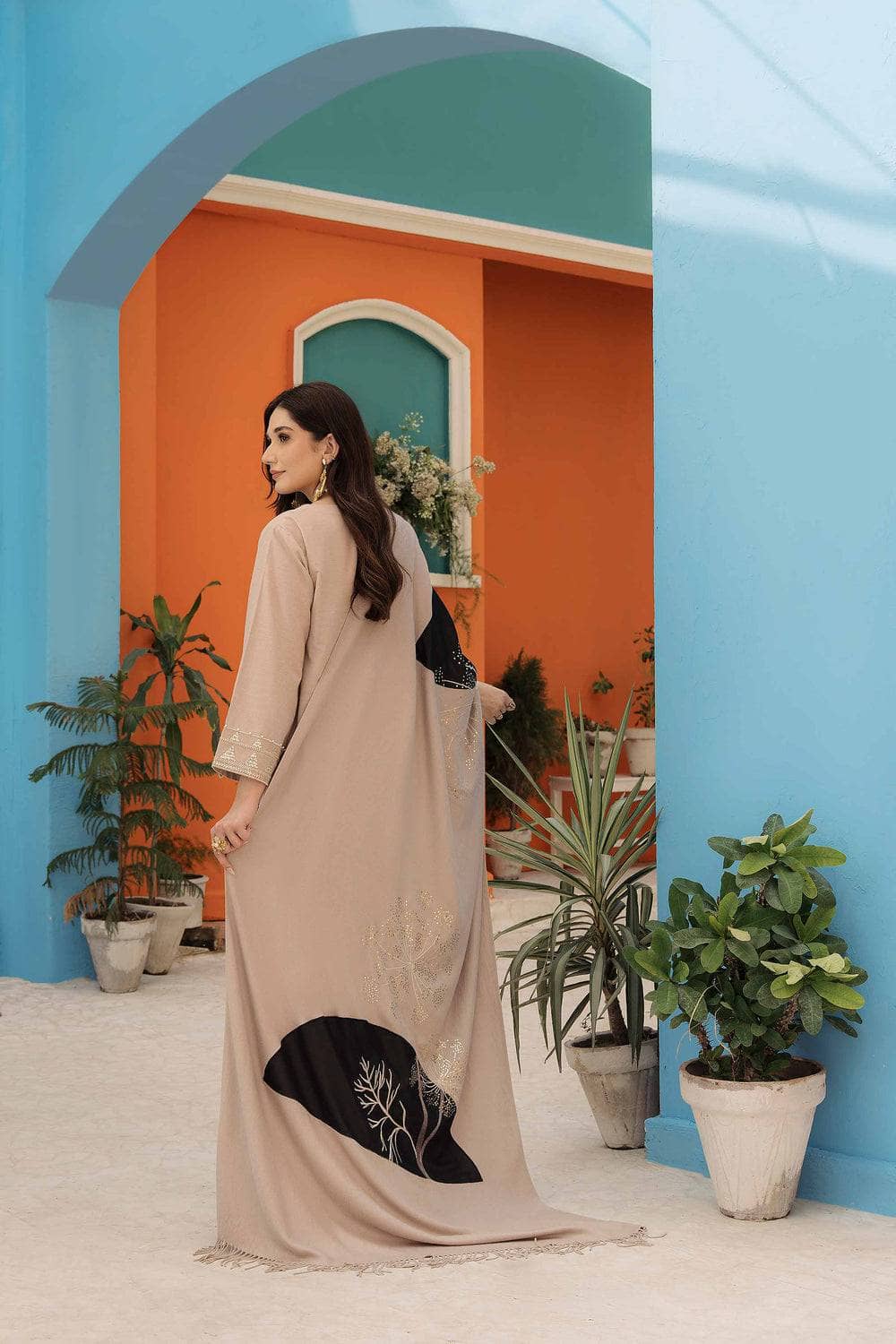 img_nishat_winter_23_awwal_boutique