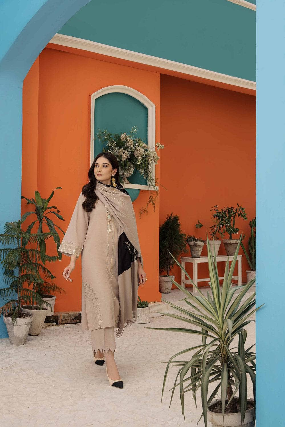 img_nishat_winter_23_awwal_boutique