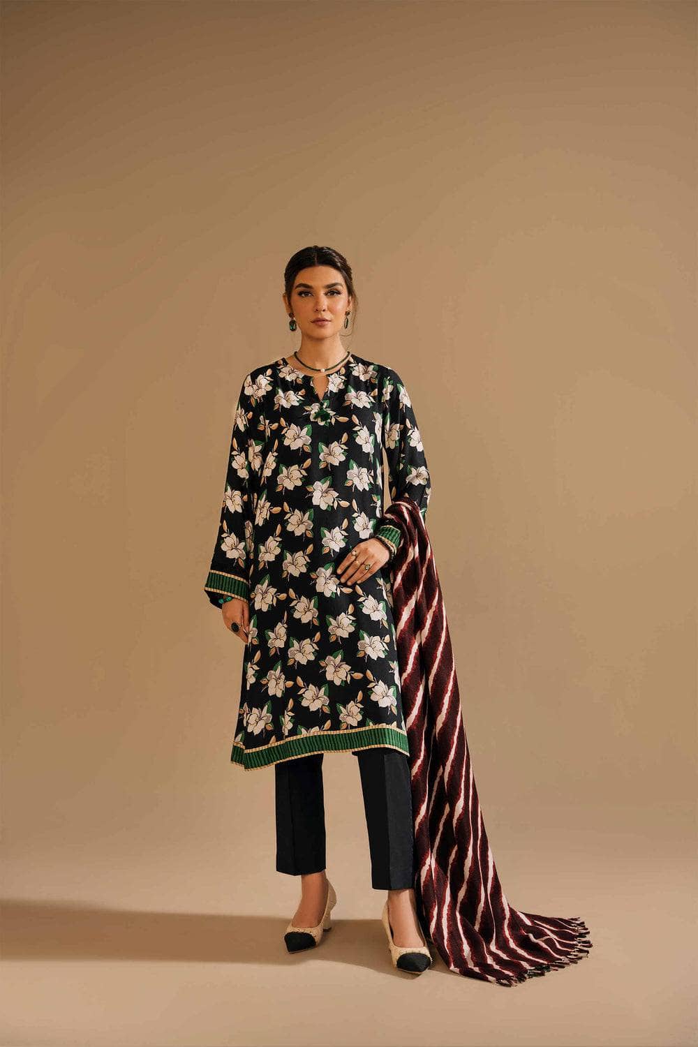 img_nishat_winter_23_awwal_boutique