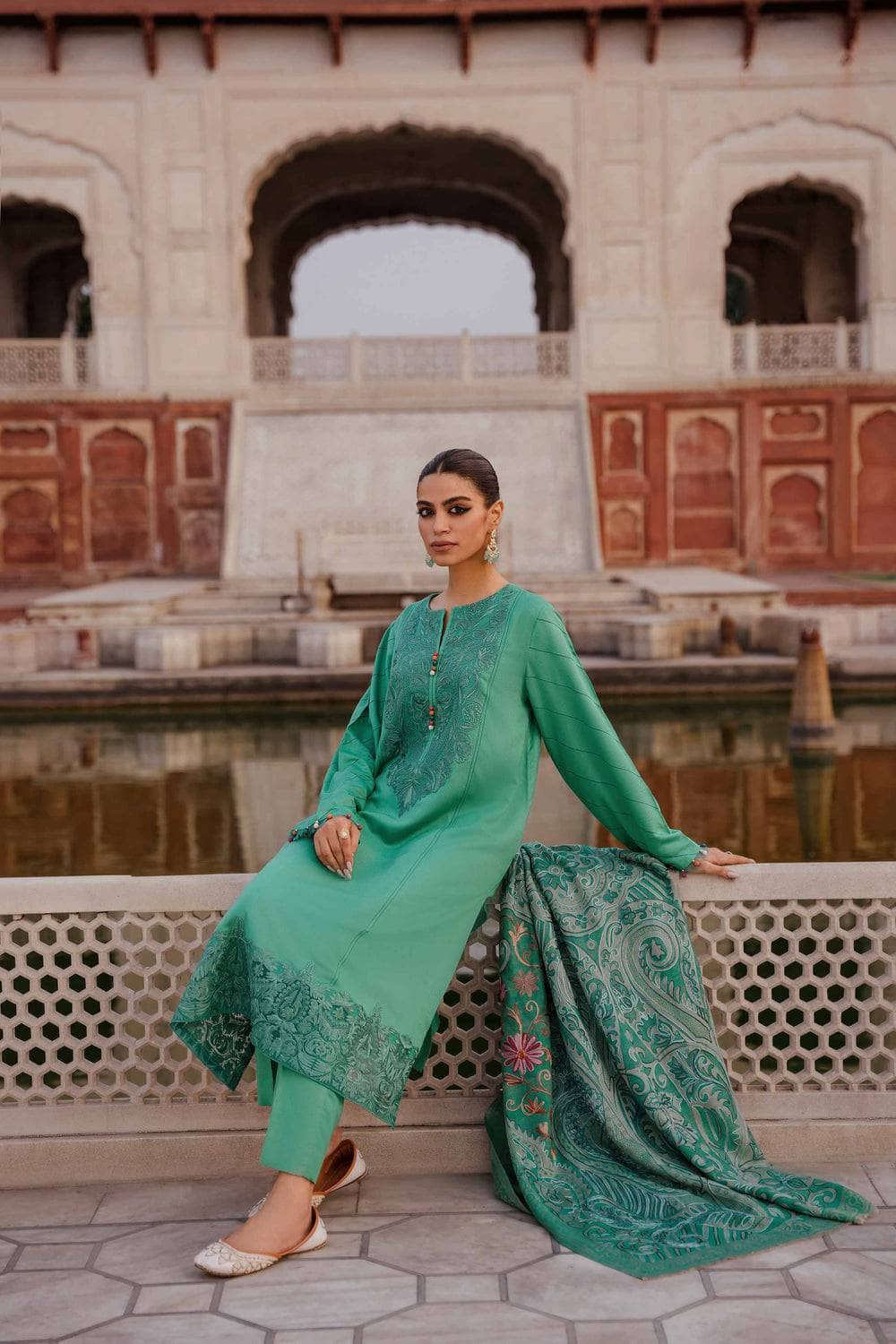 img_nishat_winter_23_awwal_boutique