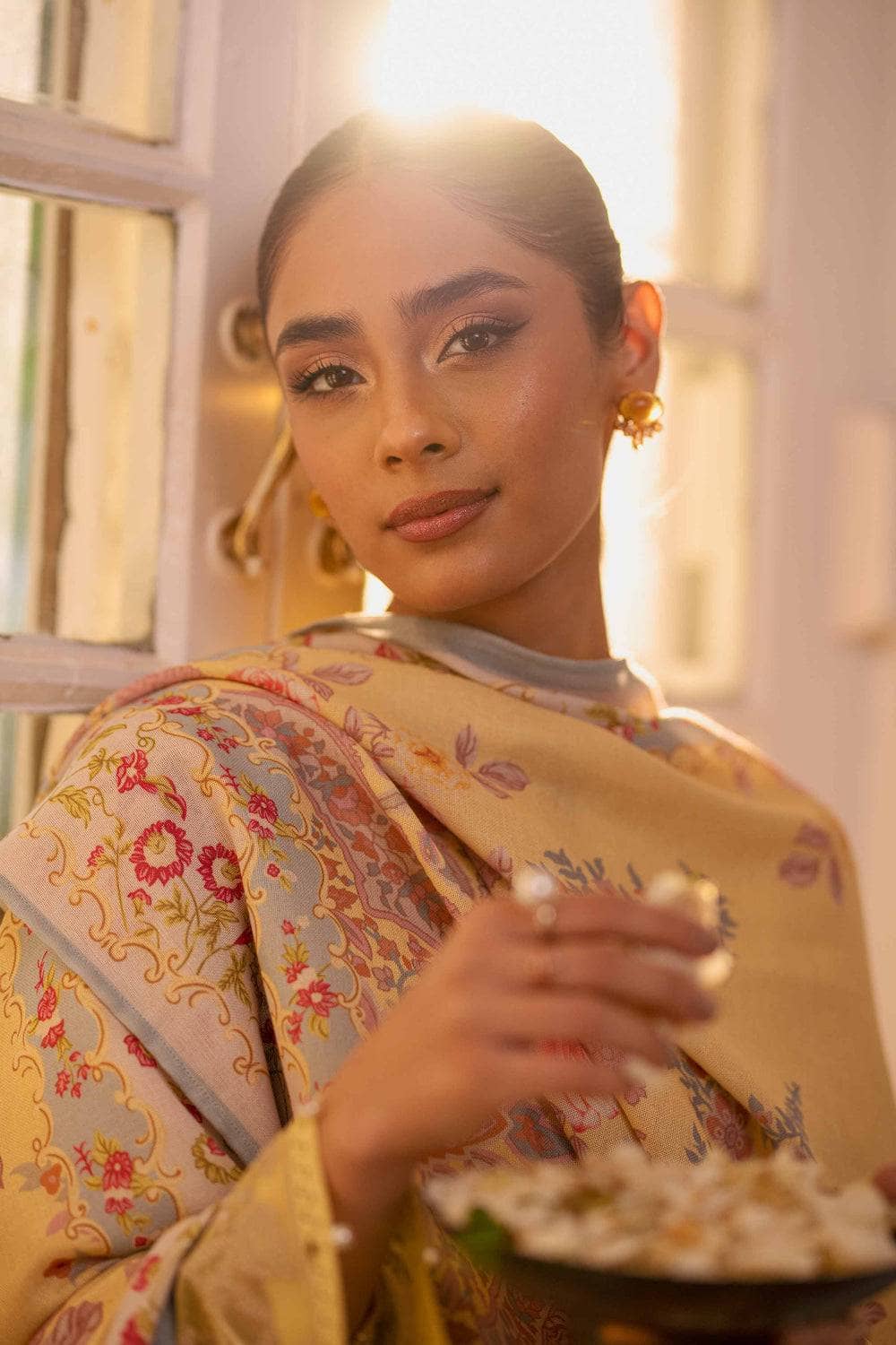 img_nishat_winter_23_awwal_boutique