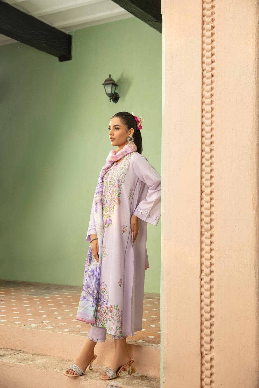 img_nishat_lawn_24_awwal_boutique