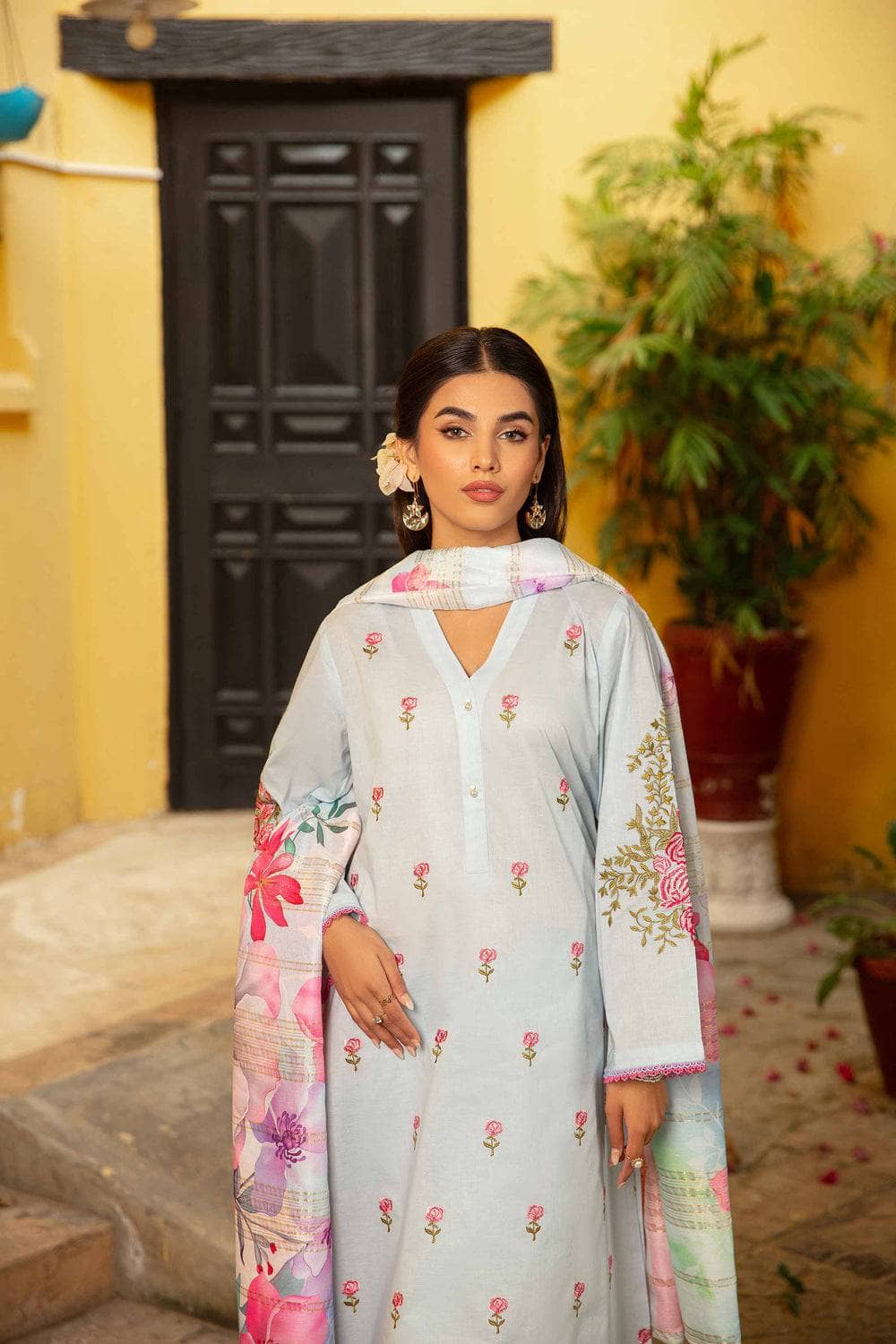 img_nishat_lawn_24_awwal_boutique