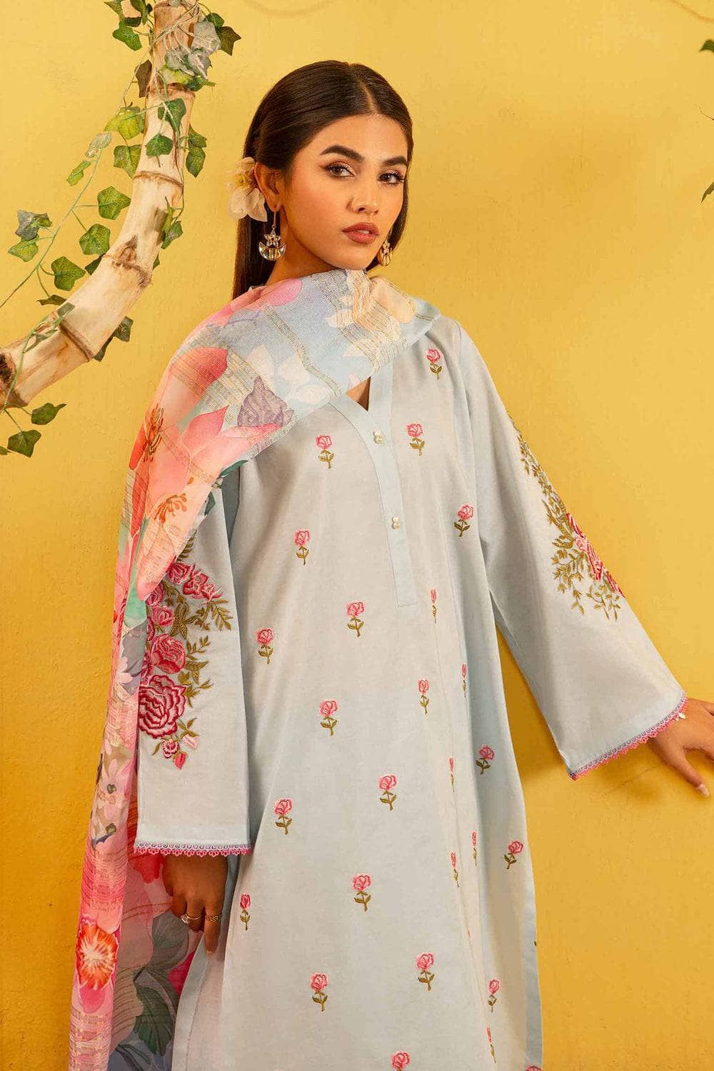 img_nishat_lawn_24_awwal_boutique