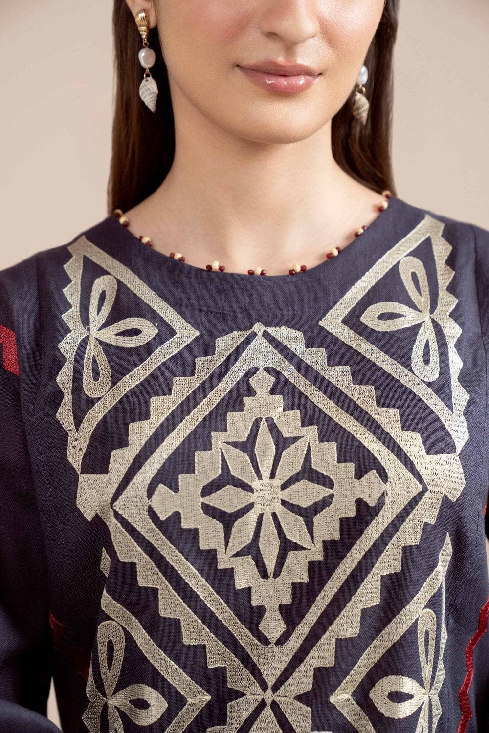 img_nishat_winter_24_awwal_boutique