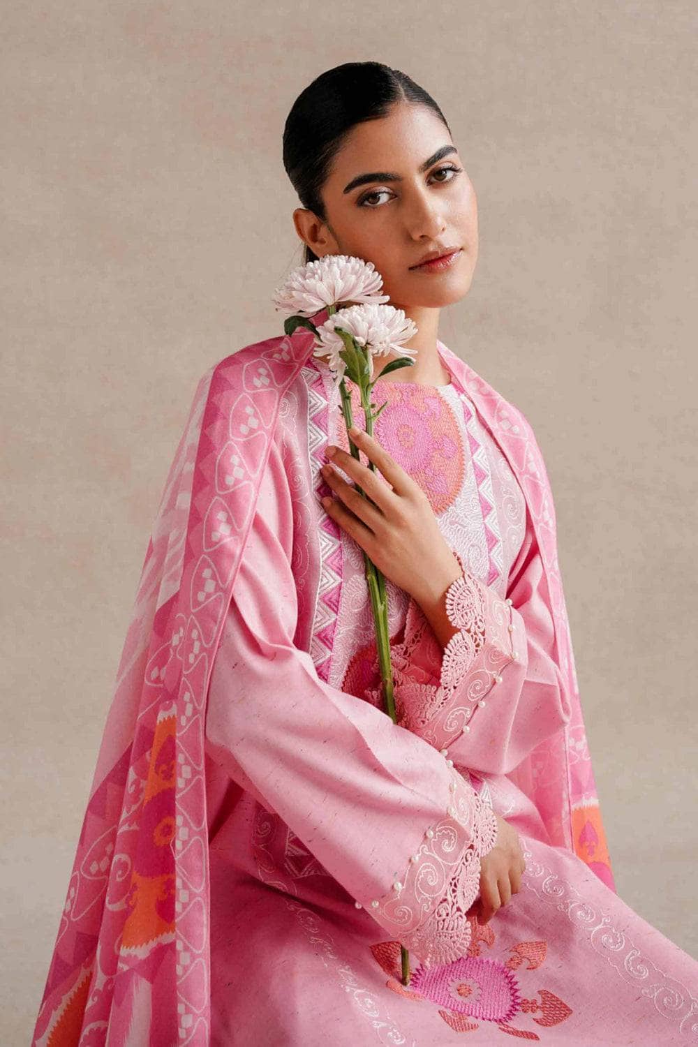 img_nishat_winter_24_awwal_boutique