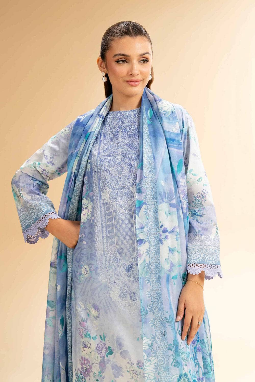 img_nishat_lawn_25_awwal_boutique