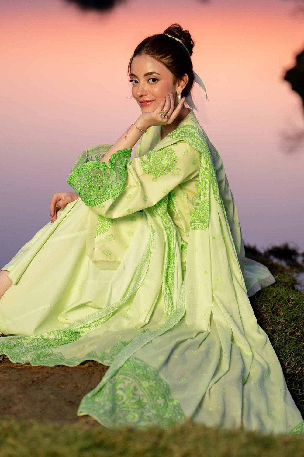 img_nishat_lawn_25_awwal_boutique