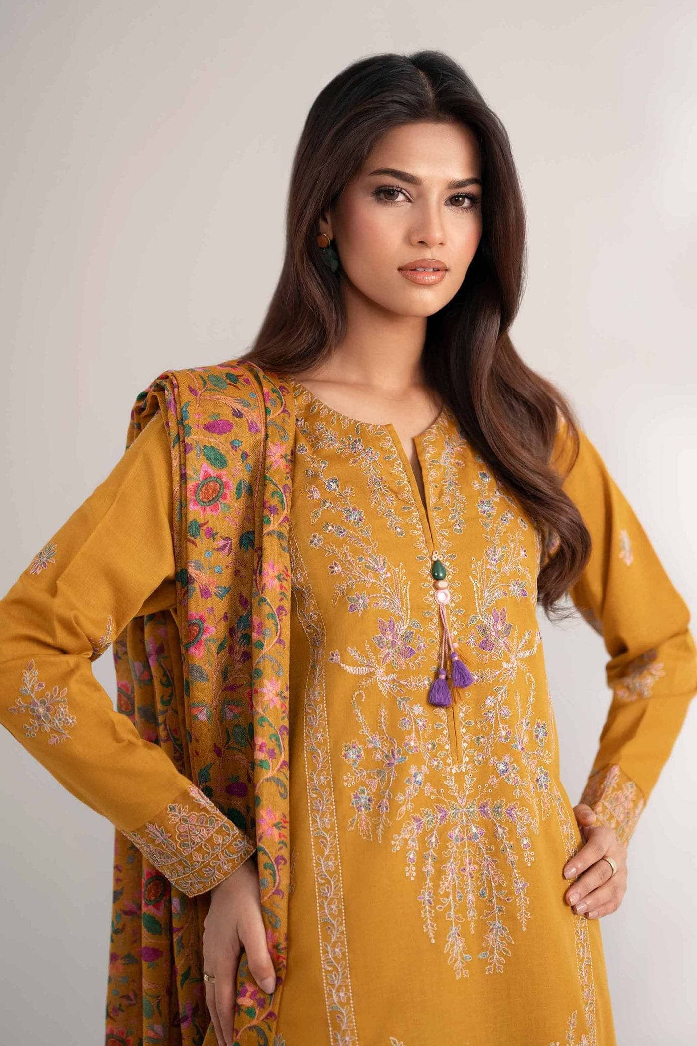 img_nishat_winter_25_awwal_boutique