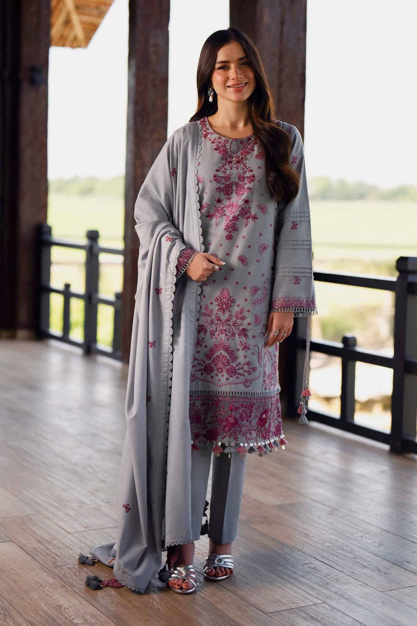 img_nishat_winter_25_awwal_boutique