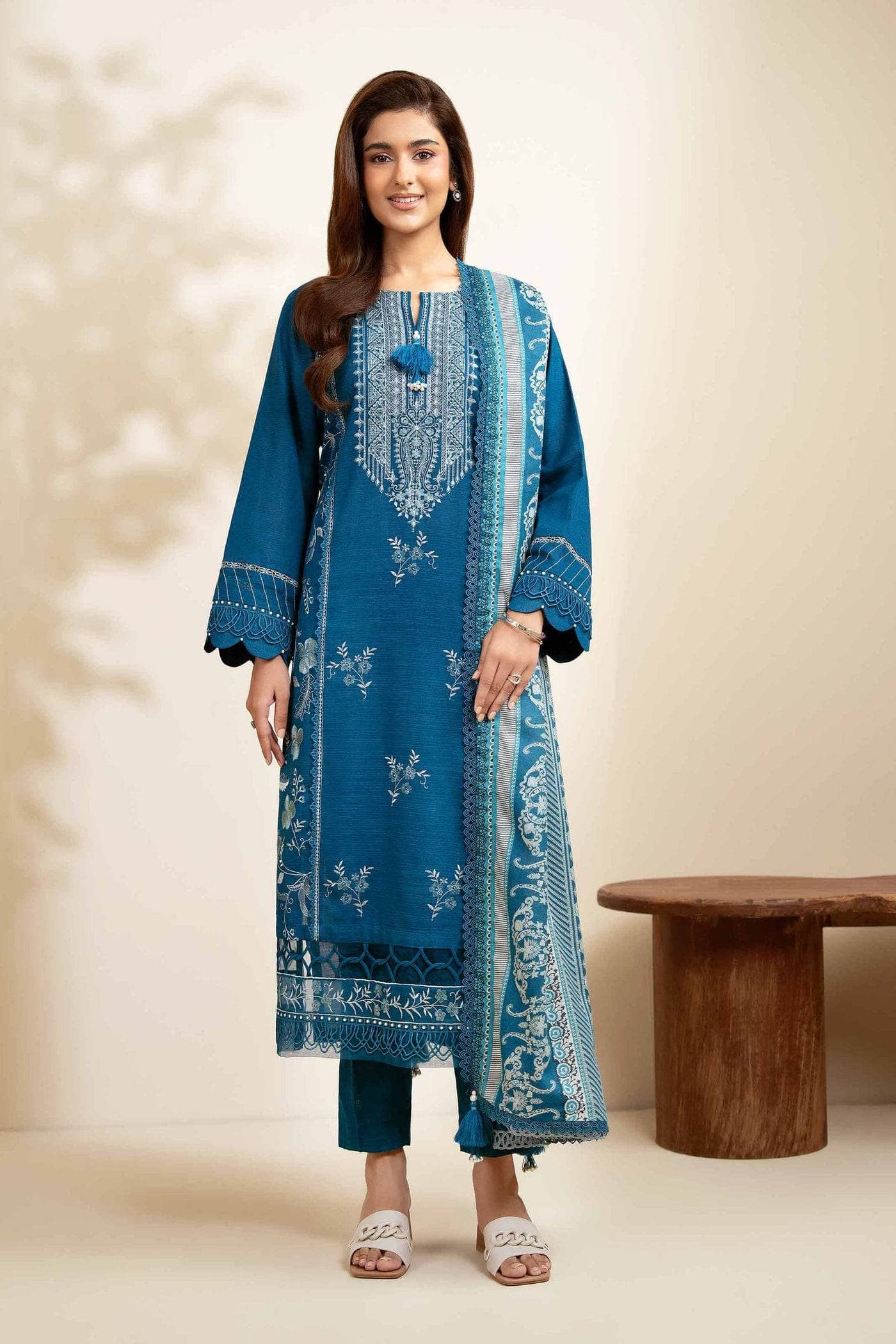 img_nishat_winter_25_awwal_boutique