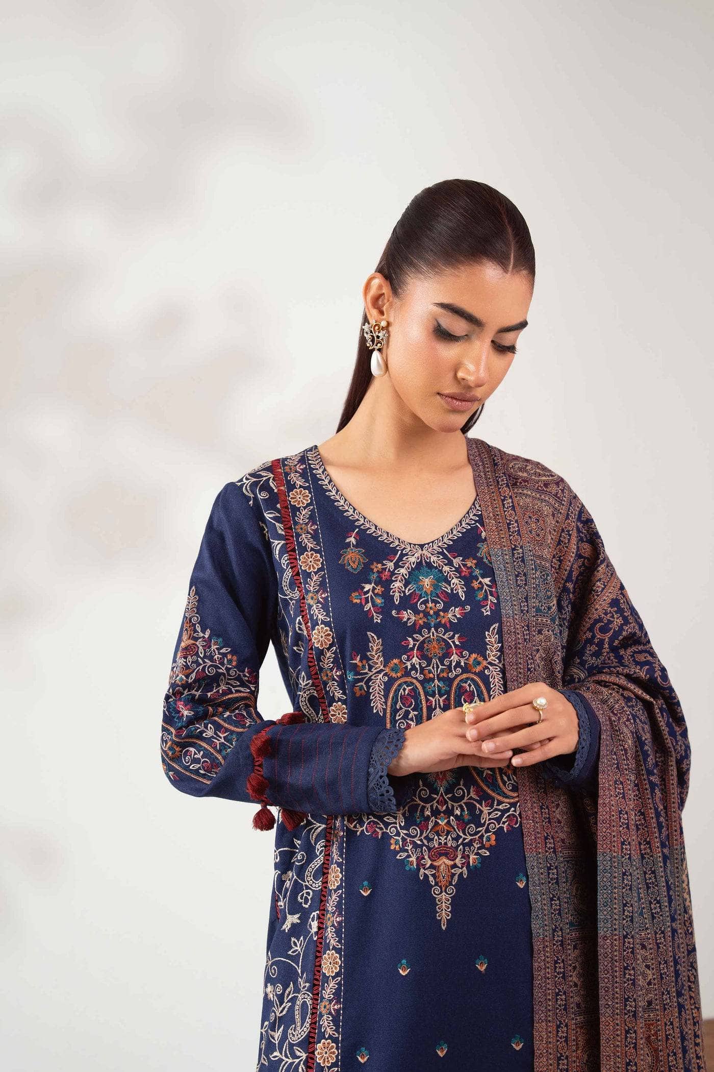Nishat Winter 25/Embroidered Suit - 42502719/Karandi