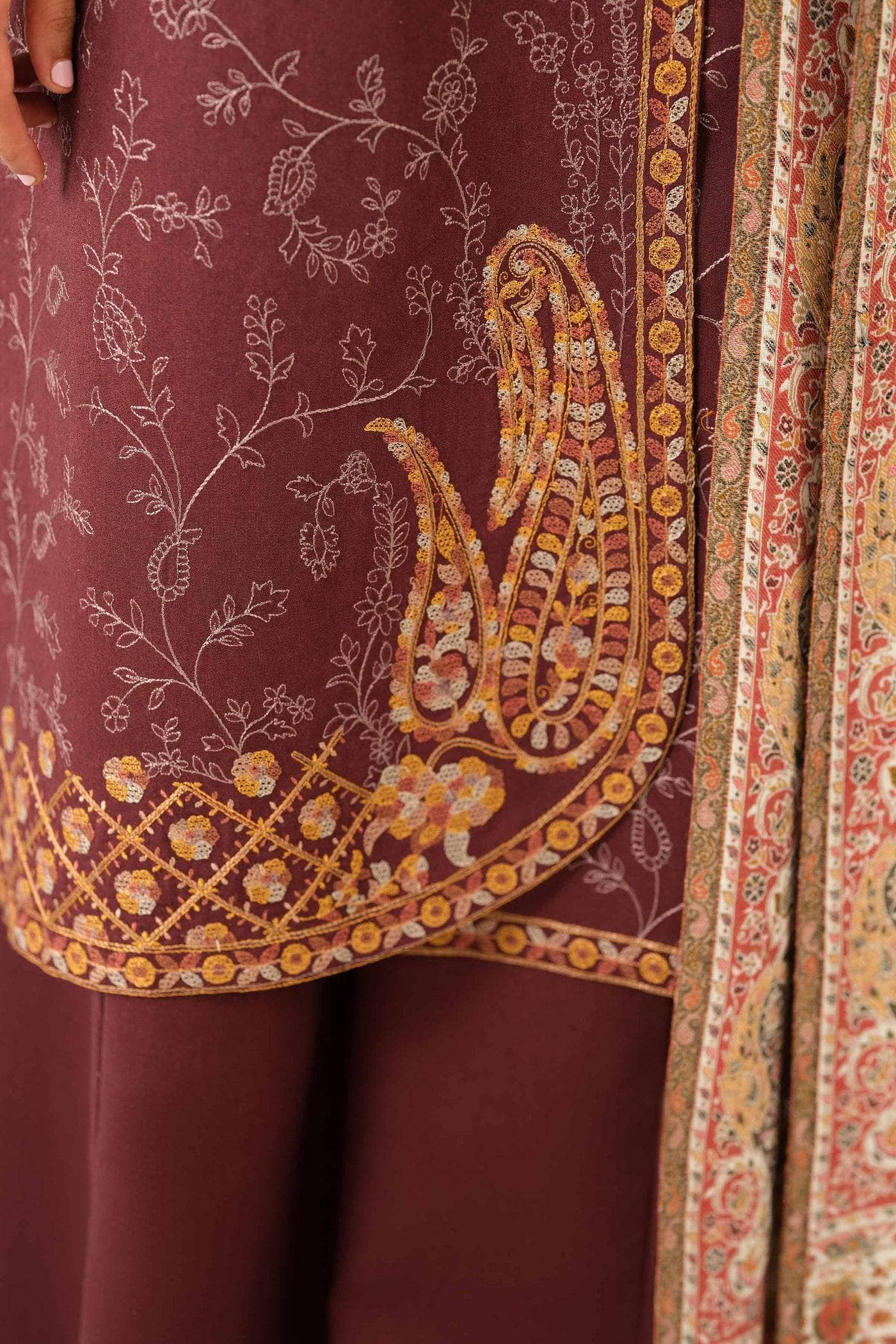 Nishat Winter 25/Embroidered Suit - 42502723/Karandi