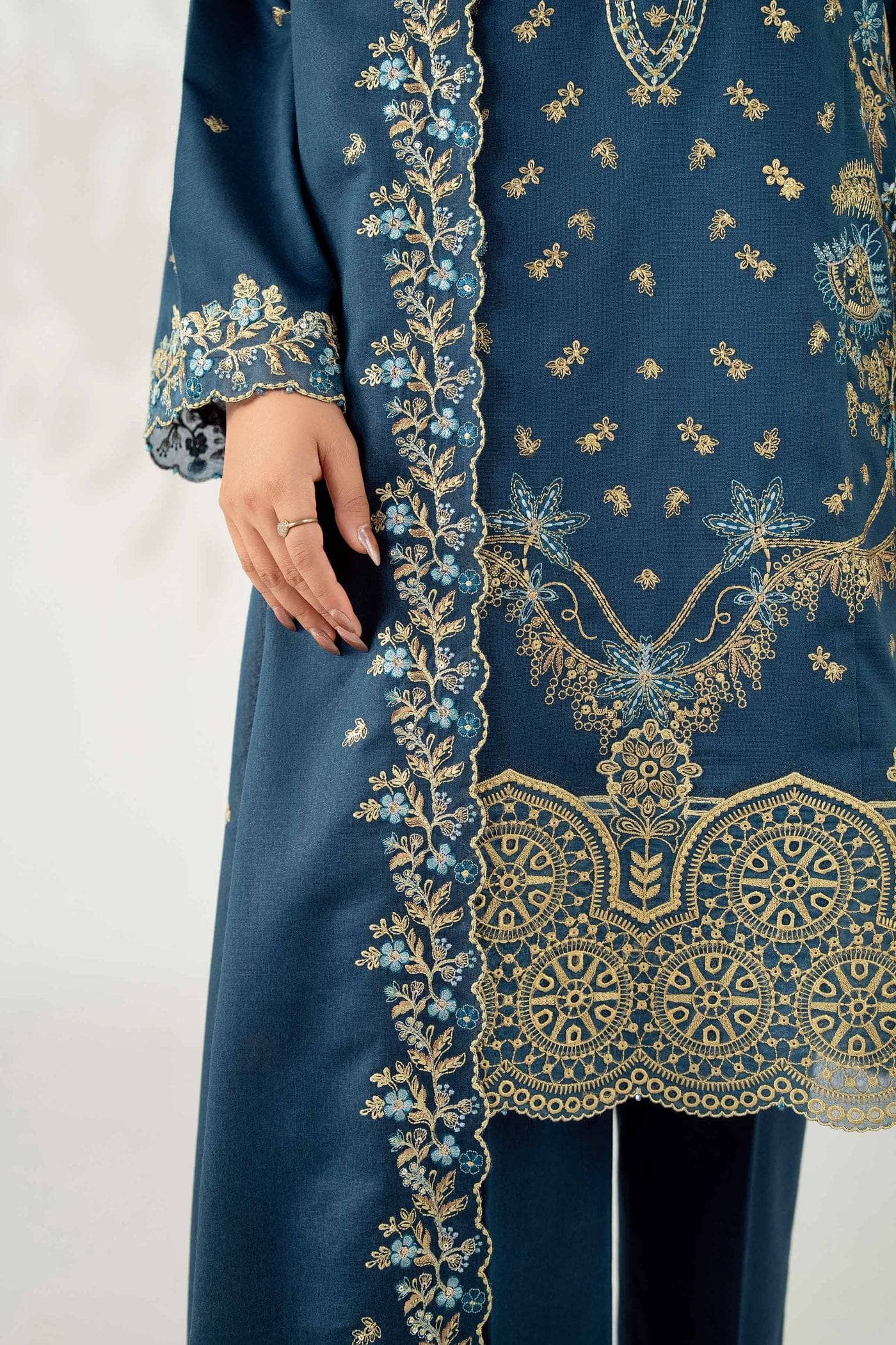 Nishat Winter 25/Embroidered Suit - 42502740/Karandi