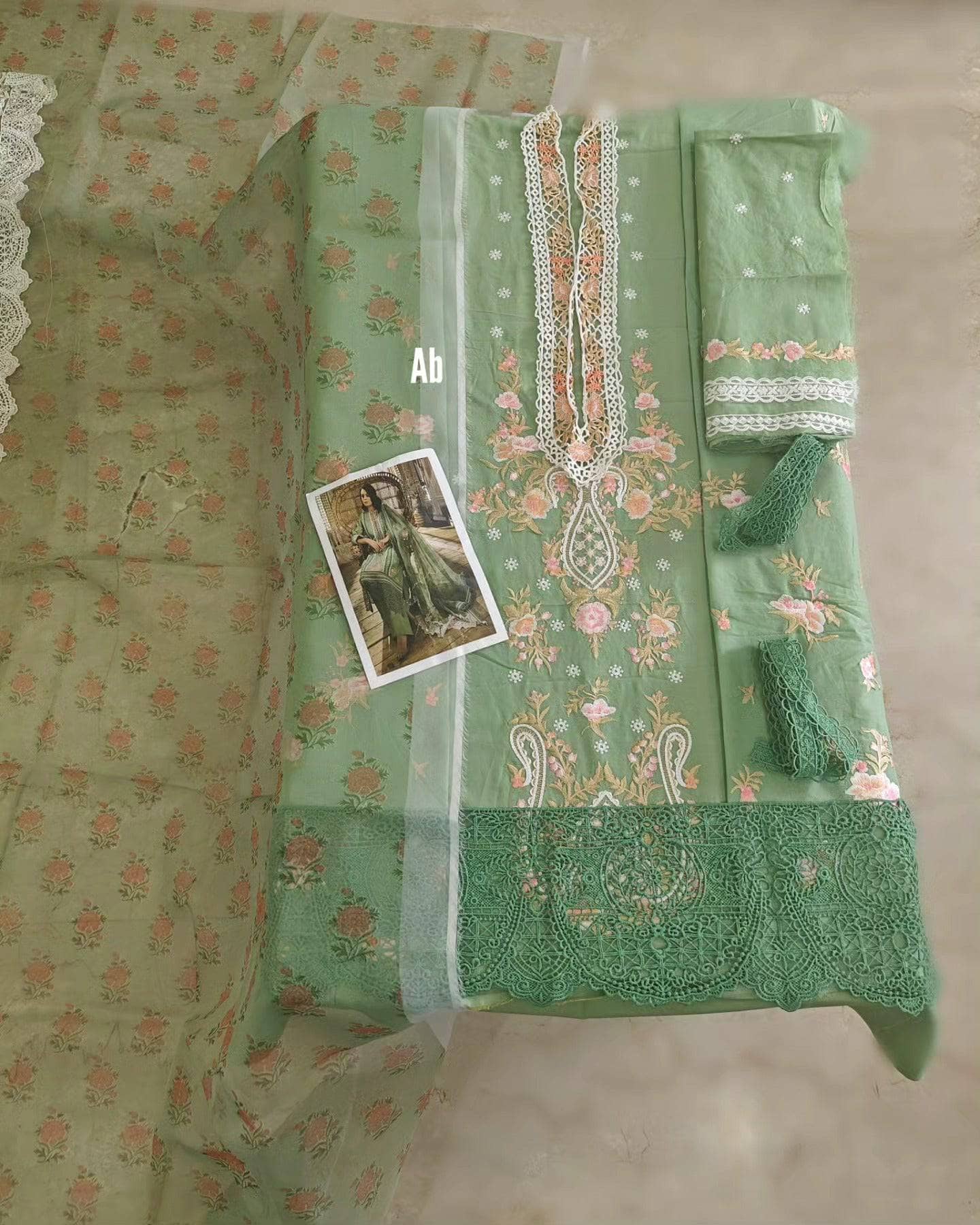 img_open_pic_sobia_nazir_lawn_23_awwal_boutique