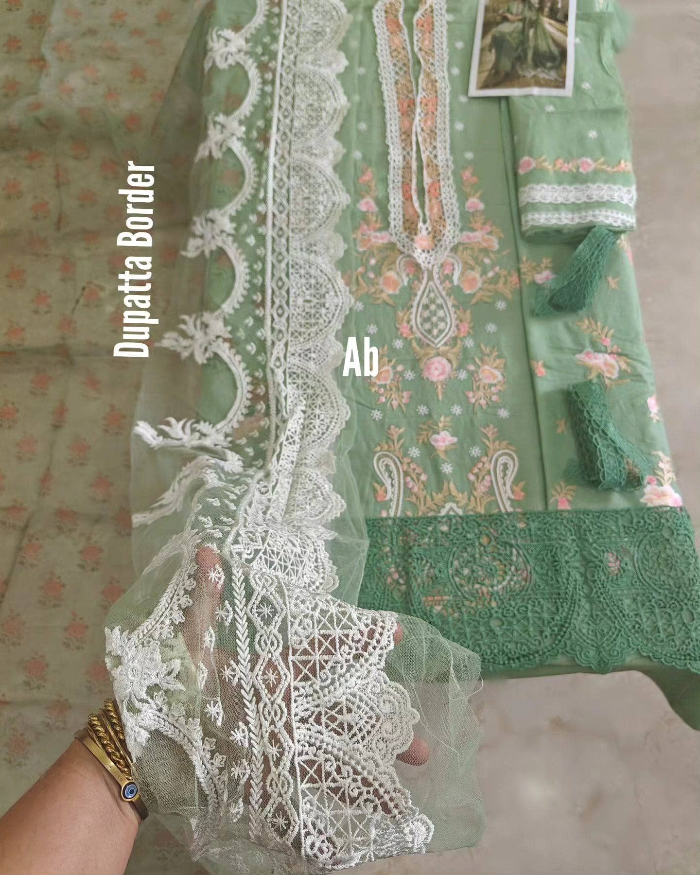 img_open_pic_sobia_nazir_lawn_23_awwal_boutique