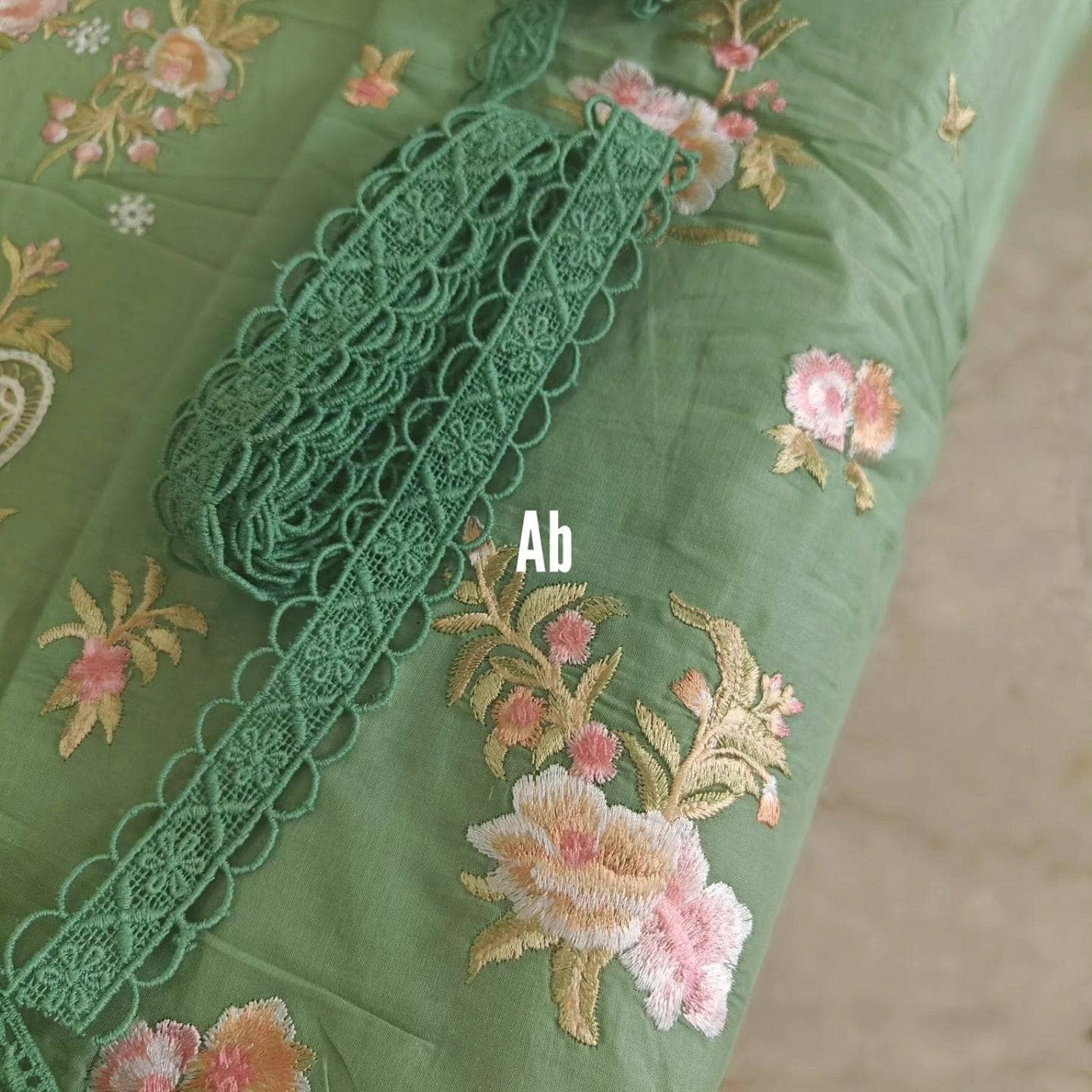 Open Pic/Sobia Nazir Lawn/10 A