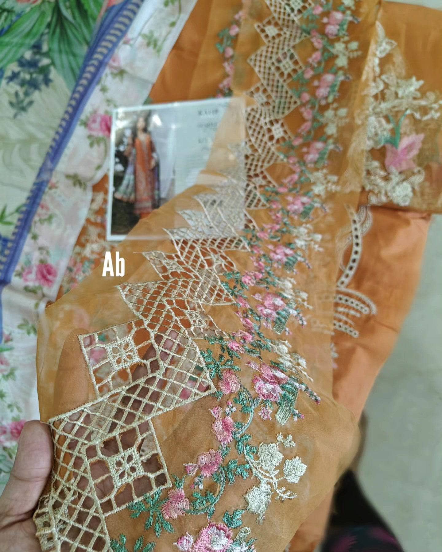 img_kahf_premium_lawn_24_awwal_boutique