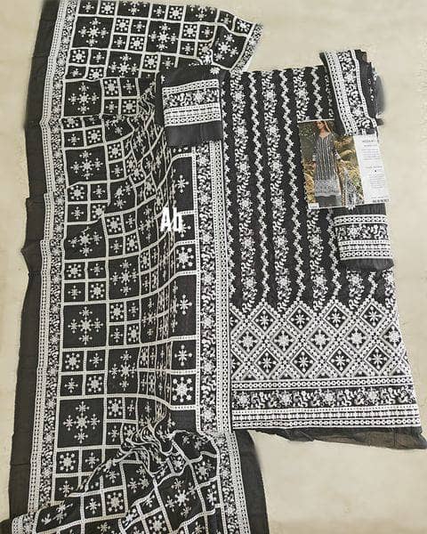 img_image_lawnkari_awwal_boutique