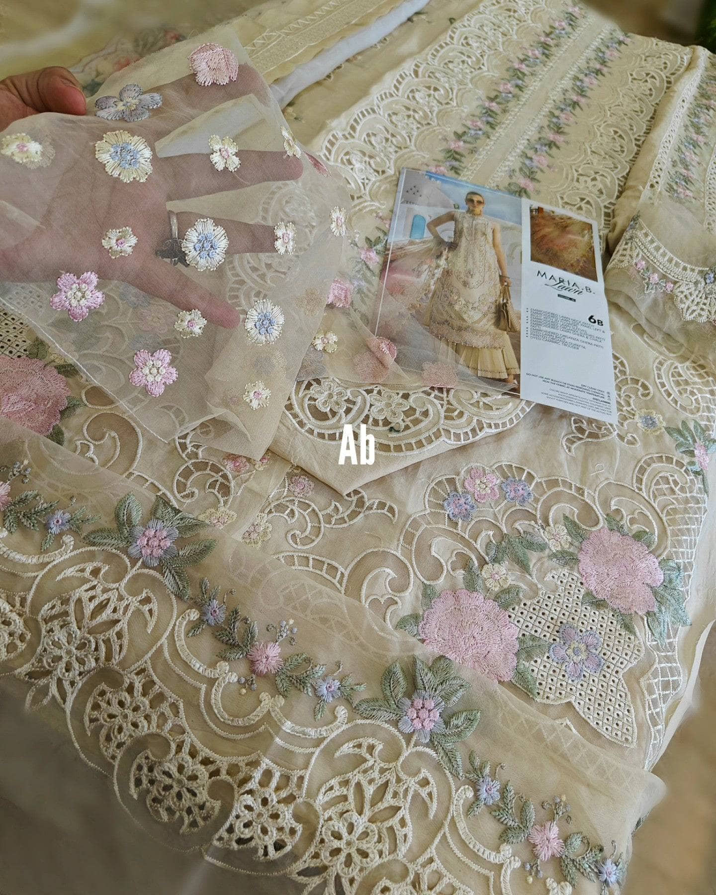 img_maria_b_lawn_awwal_boutique