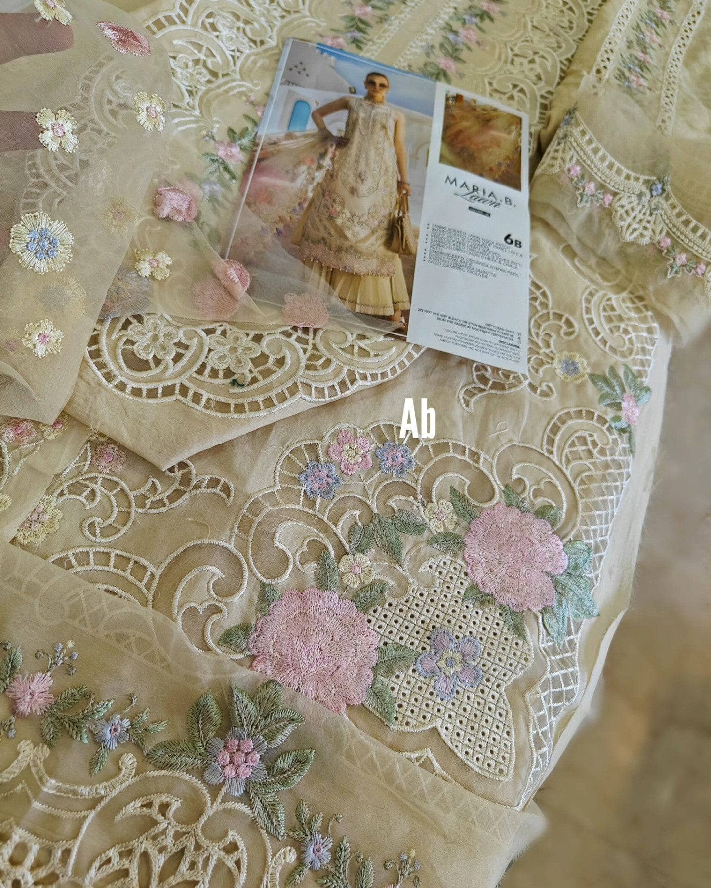 img_maria_b_lawn_awwal_boutique