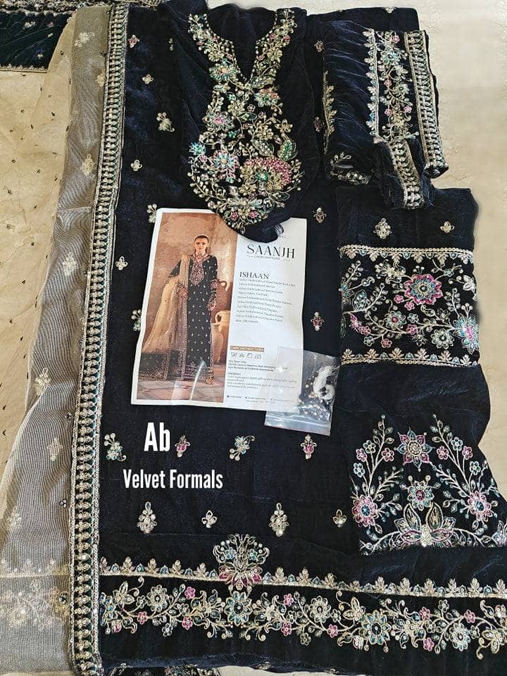 img_emaan_adeel_velvet_awwal_boutique