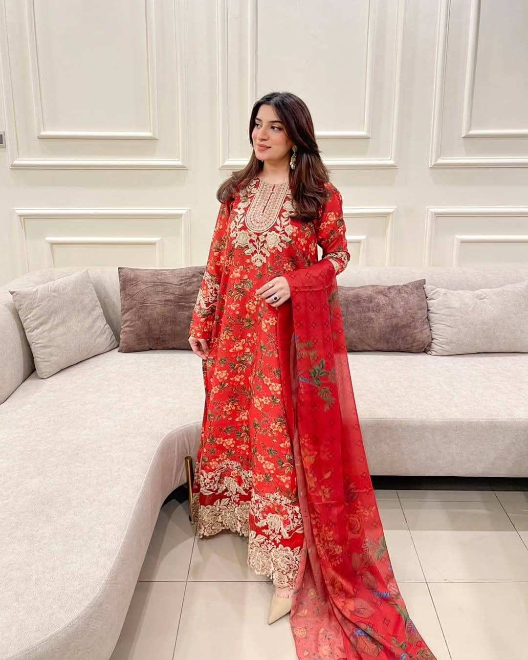 img_spotted_in_myeesha_lawn_awwal_boutique