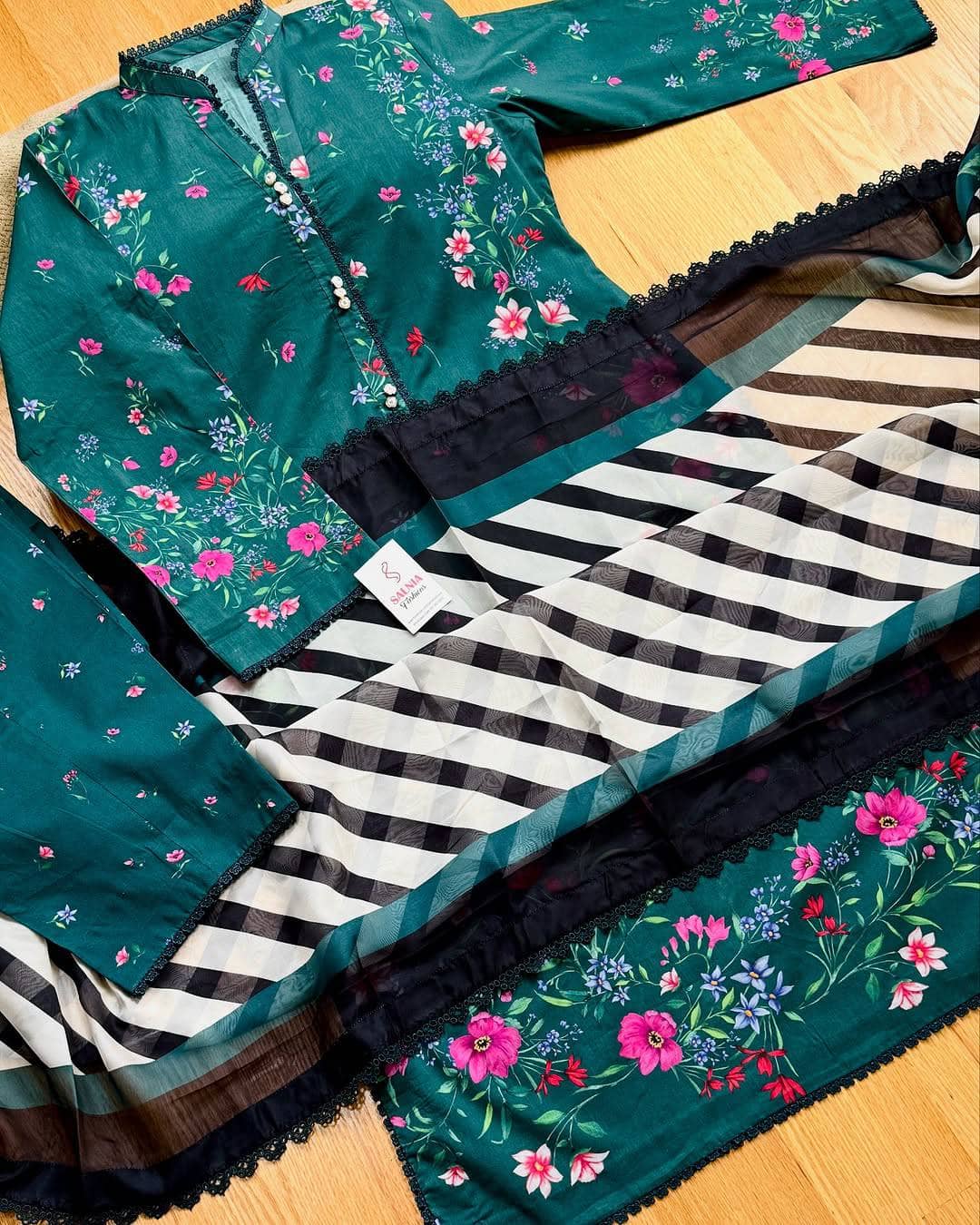 img_zara_shahjahan_coco_prints_awwal_boutique