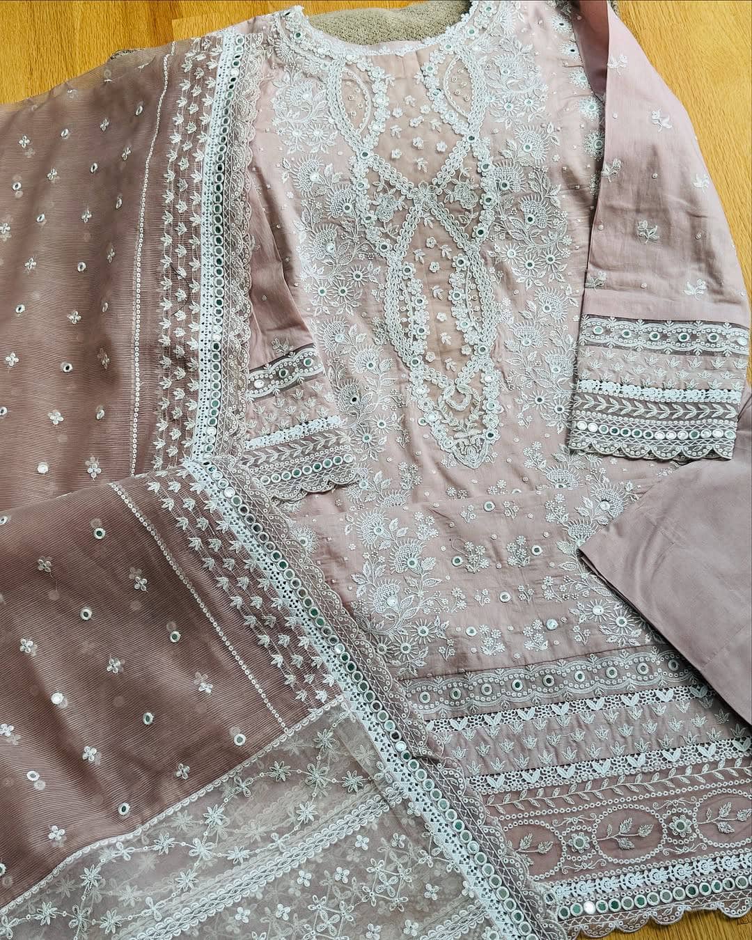 Stitched Look of Unstitched .Sobia Nazir Lawn 25/9A/Size - XL L M S
