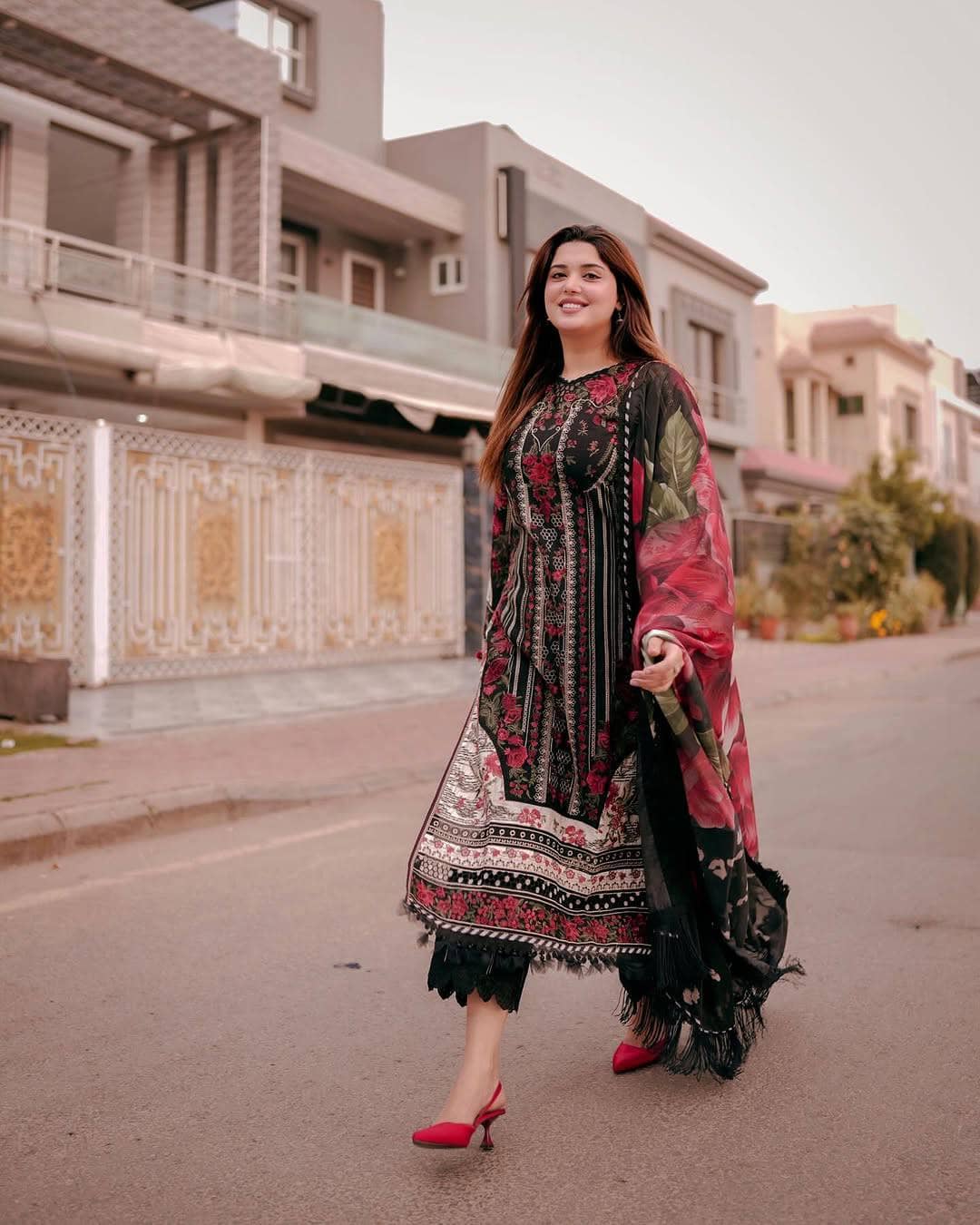 img_baroque_lawn_awwal_boutique