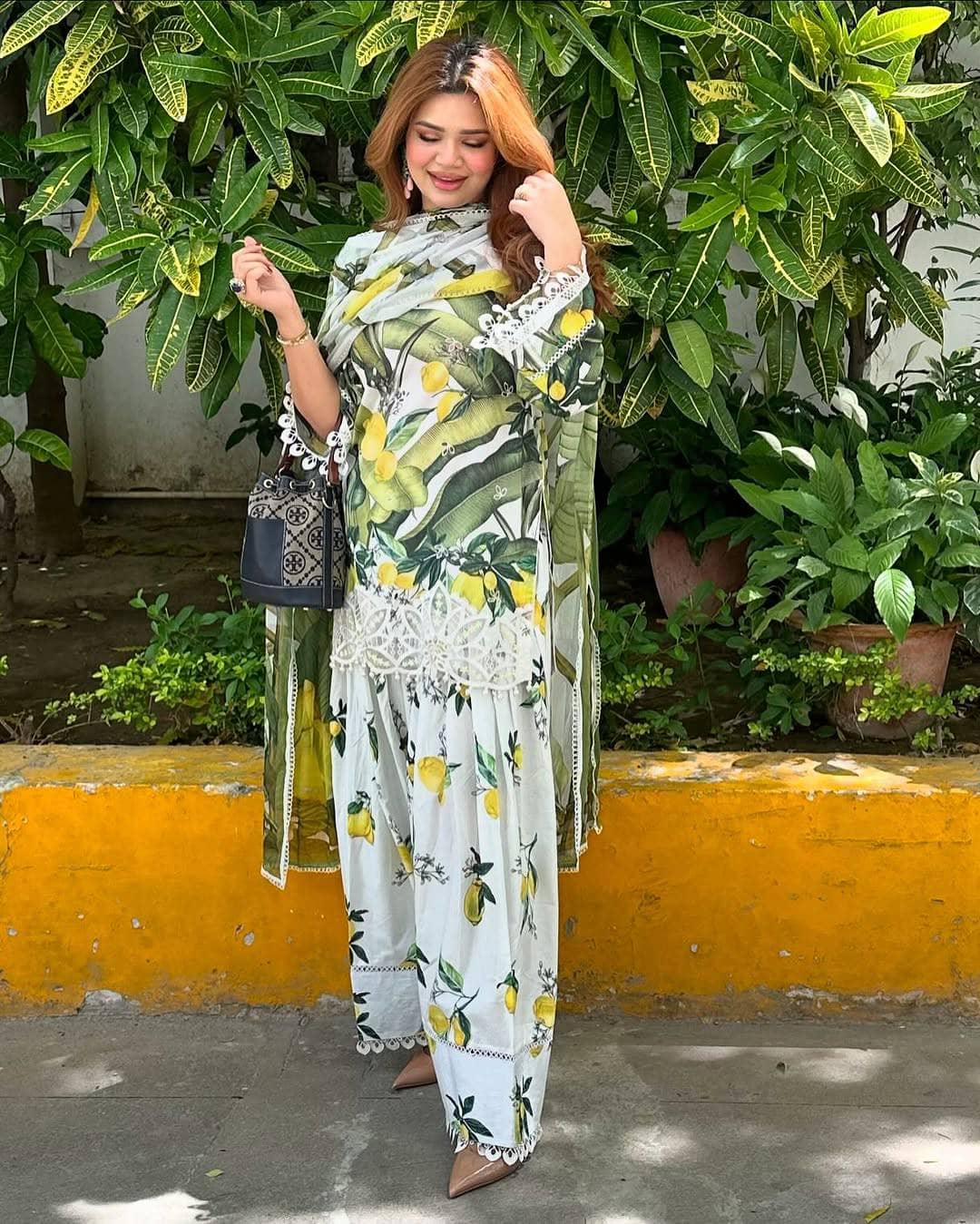 img_maria_b_m_prints_lawn_awwal_boutique