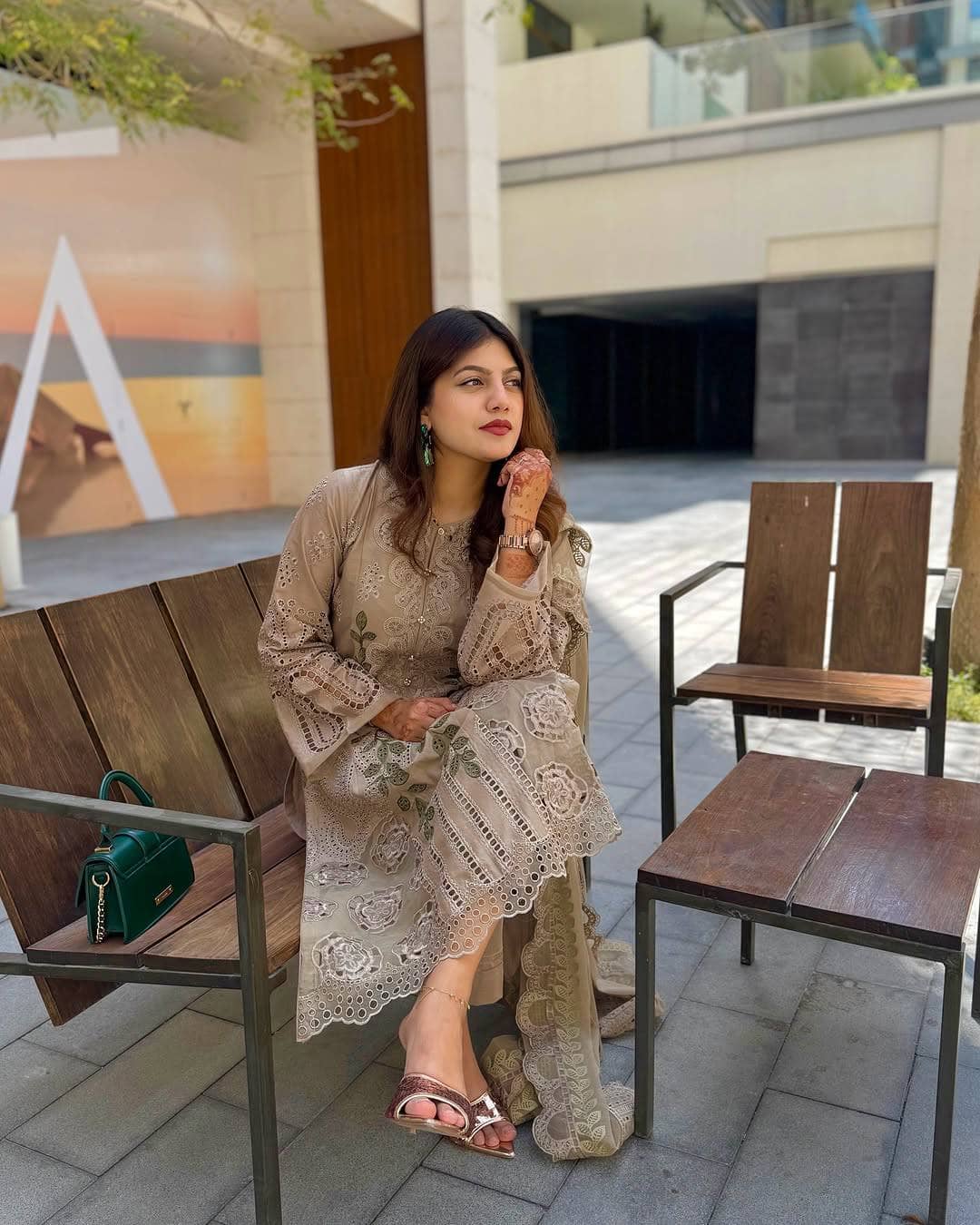 img_maria_lawn_25_awwal_boutique