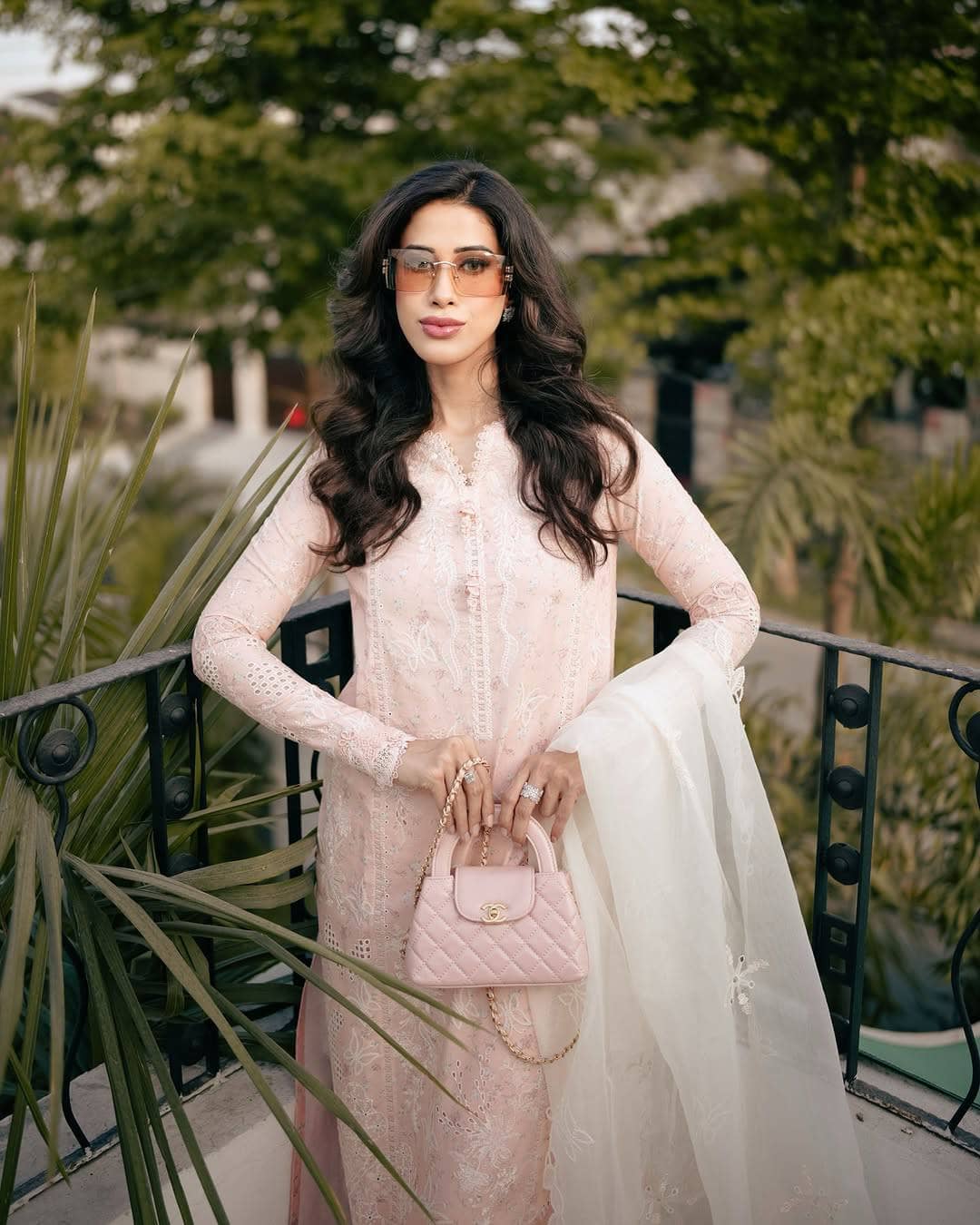 img_spotted_by_qalamkar_lawn_q_line_awwal_boutique